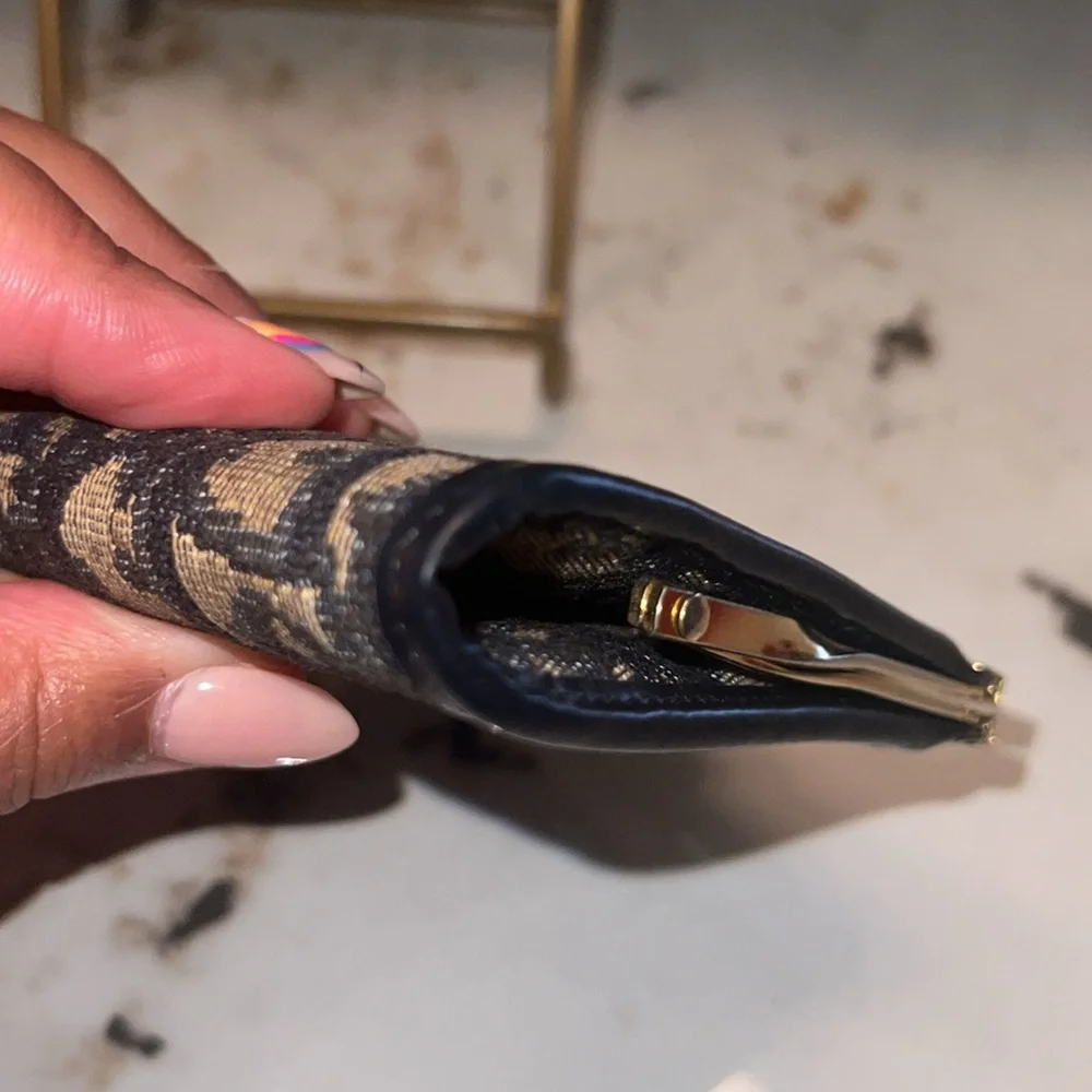 Vintage Christian Dior Kiss lock change purse